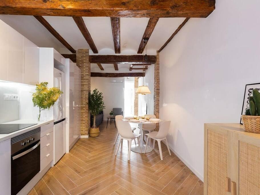 Beautiful Restored House With Terrace Valencia Exteriör bild