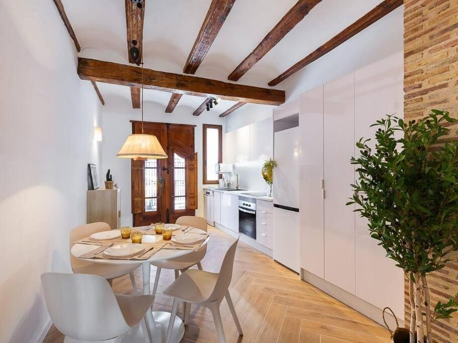 Beautiful Restored House With Terrace Valencia Exteriör bild