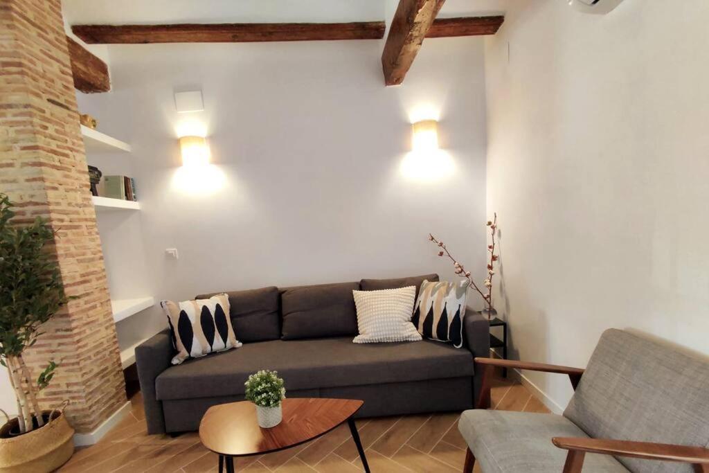 Beautiful Restored House With Terrace Valencia Exteriör bild