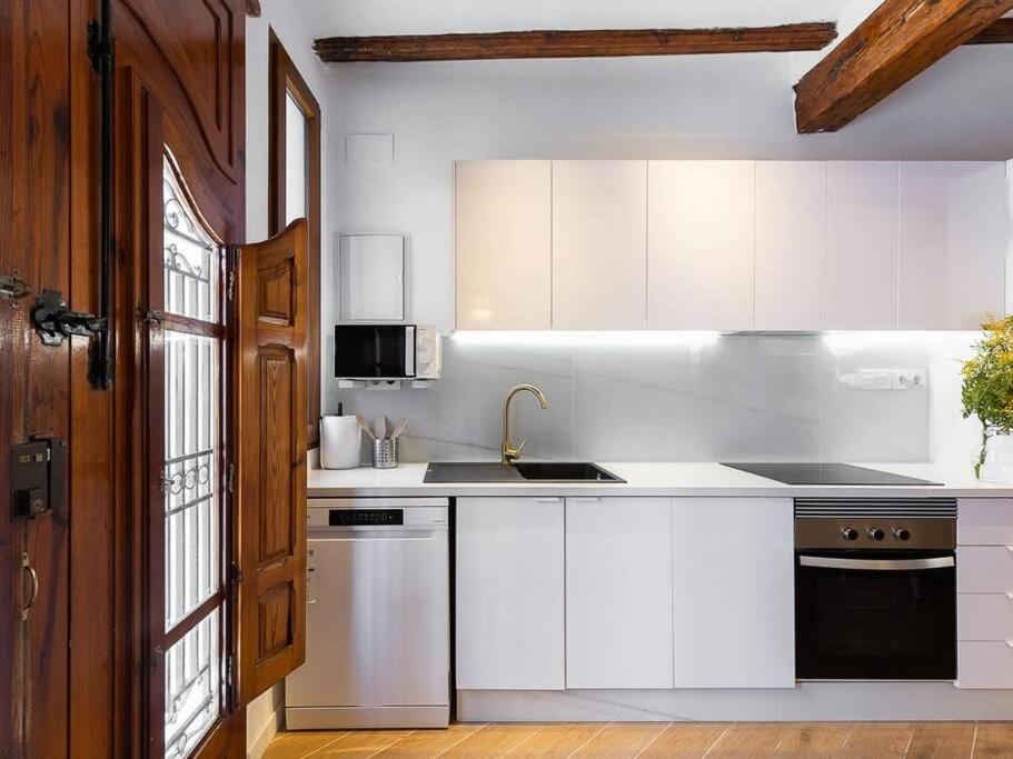 Beautiful Restored House With Terrace Valencia Exteriör bild