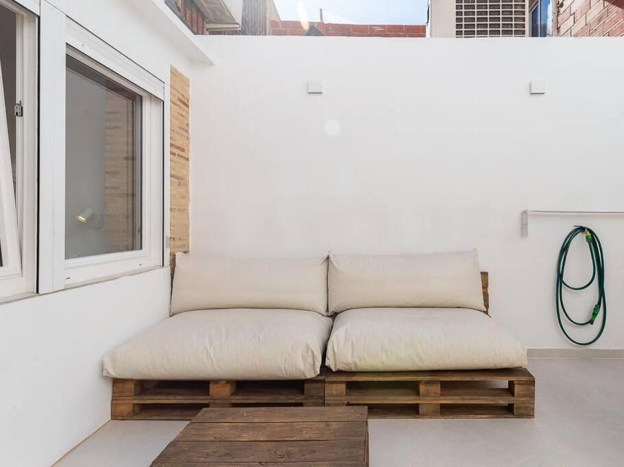 Beautiful Restored House With Terrace Valencia Exteriör bild