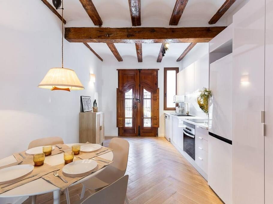Beautiful Restored House With Terrace Valencia Exteriör bild