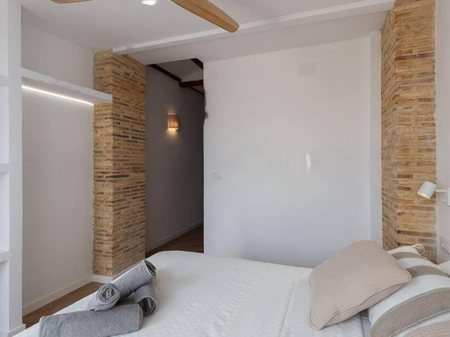 Beautiful Restored House With Terrace Valencia Exteriör bild